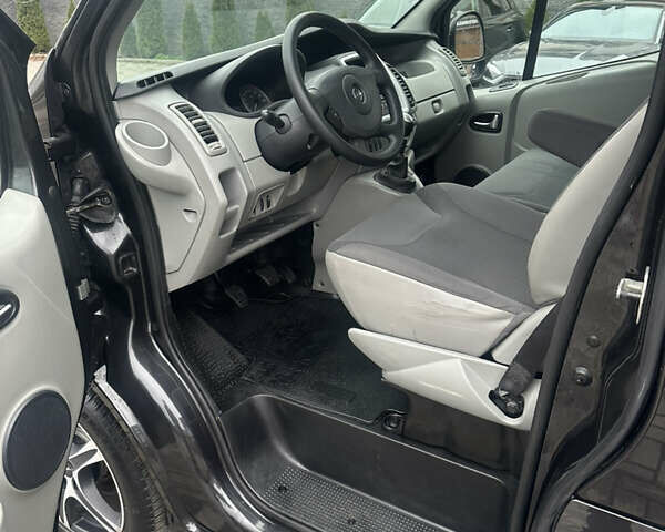 Черный Опель Виваро, объемом двигателя 2 л и пробегом 234 тыс. км за 12600 $, фото 44 на Automoto.ua