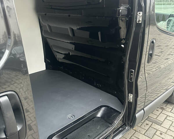 Черный Опель Виваро, объемом двигателя 2 л и пробегом 234 тыс. км за 12600 $, фото 34 на Automoto.ua