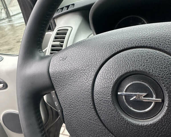 Черный Опель Виваро, объемом двигателя 2 л и пробегом 234 тыс. км за 12600 $, фото 48 на Automoto.ua