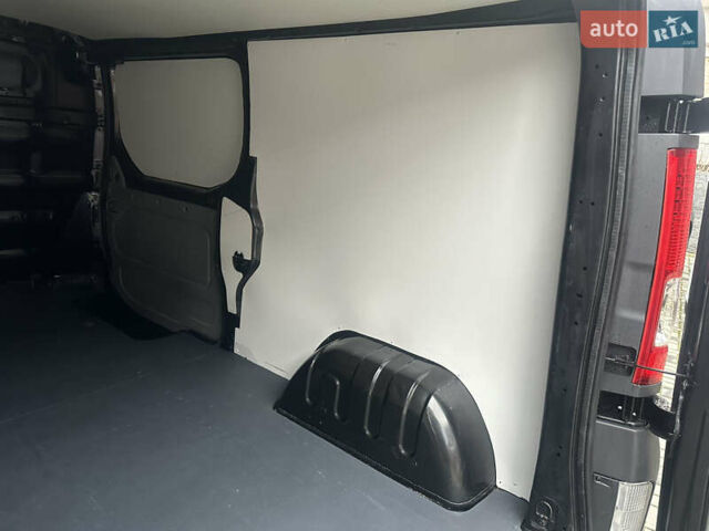 Черный Опель Виваро, объемом двигателя 2 л и пробегом 234 тыс. км за 12600 $, фото 25 на Automoto.ua