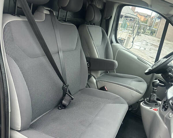 Черный Опель Виваро, объемом двигателя 2 л и пробегом 234 тыс. км за 12600 $, фото 38 на Automoto.ua