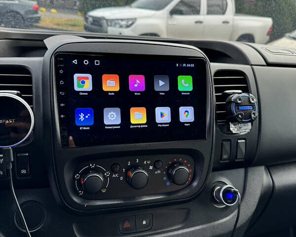 Черный Опель Виваро, объемом двигателя 1.6 л и пробегом 232 тыс. км за 14000 $, фото 4 на Automoto.ua