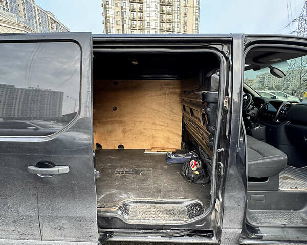 Черный Опель Виваро, объемом двигателя 1.6 л и пробегом 232 тыс. км за 14000 $, фото 8 на Automoto.ua