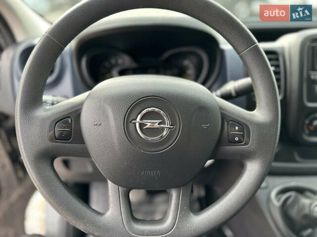 Черный Опель Виваро, объемом двигателя 1.6 л и пробегом 196 тыс. км за 11999 $, фото 21 на Automoto.ua