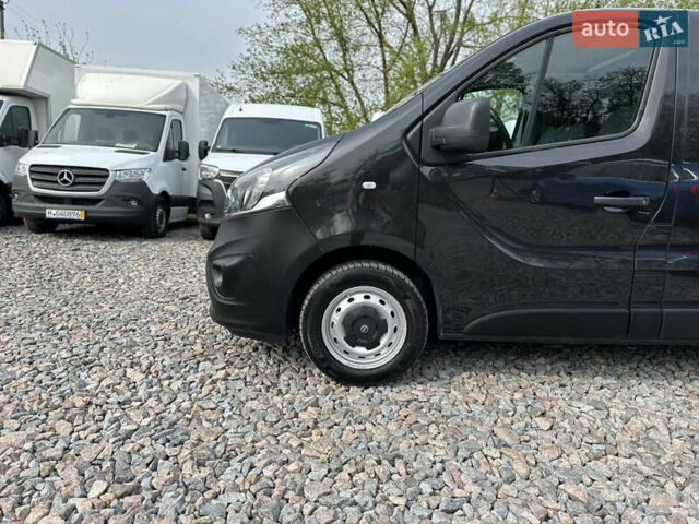 Черный Опель Виваро, объемом двигателя 1.6 л и пробегом 196 тыс. км за 11999 $, фото 5 на Automoto.ua