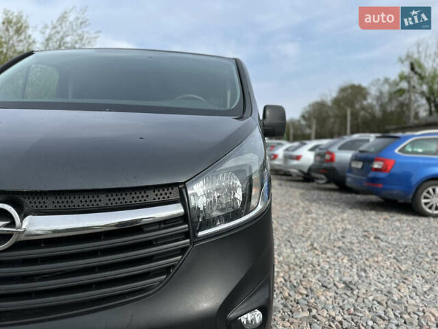 Черный Опель Виваро, объемом двигателя 1.6 л и пробегом 196 тыс. км за 12400 $, фото 3 на Automoto.ua
