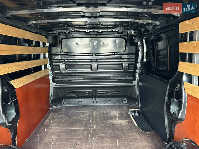 Черный Опель Виваро, объемом двигателя 1.6 л и пробегом 196 тыс. км за 11999 $, фото 31 на Automoto.ua