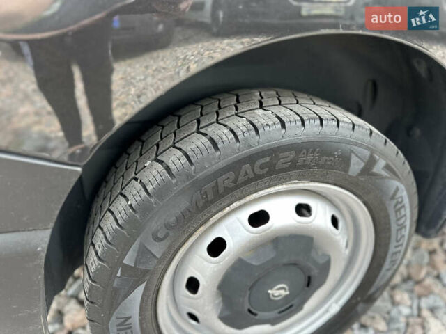 Черный Опель Виваро, объемом двигателя 1.6 л и пробегом 196 тыс. км за 11999 $, фото 12 на Automoto.ua