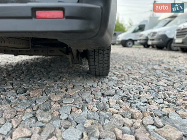 Черный Опель Виваро, объемом двигателя 1.6 л и пробегом 196 тыс. км за 12400 $, фото 11 на Automoto.ua