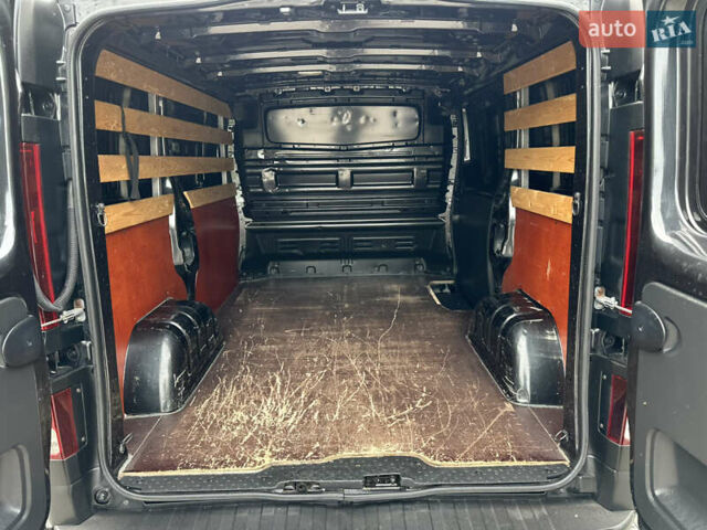 Черный Опель Виваро, объемом двигателя 1.6 л и пробегом 196 тыс. км за 12400 $, фото 30 на Automoto.ua