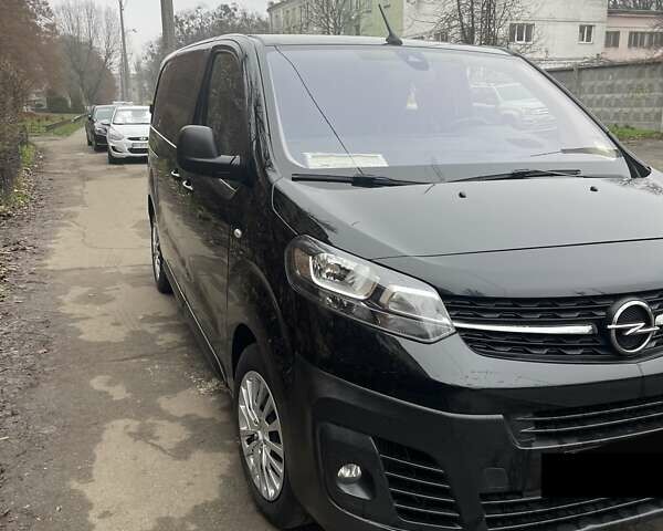 Чорний Опель Віваро, об'ємом двигуна 2 л та пробігом 178 тис. км за 21750 $, фото 5 на Automoto.ua
