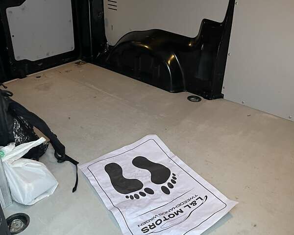 Чорний Опель Віваро, об'ємом двигуна 2 л та пробігом 178 тис. км за 21750 $, фото 28 на Automoto.ua