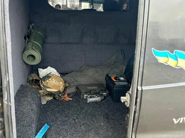 Черный Опель Виваро, объемом двигателя 1.9 л и пробегом 750 тыс. км за 8500 $, фото 5 на Automoto.ua