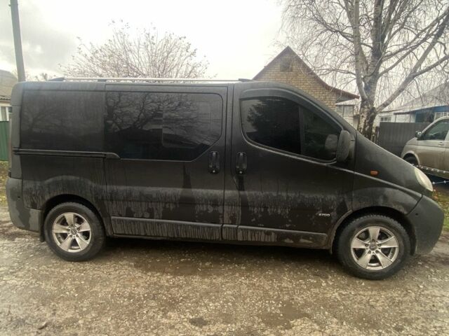 Чорний Опель Віваро, об'ємом двигуна 2.5 л та пробігом 380 тис. км за 7100 $, фото 2 на Automoto.ua