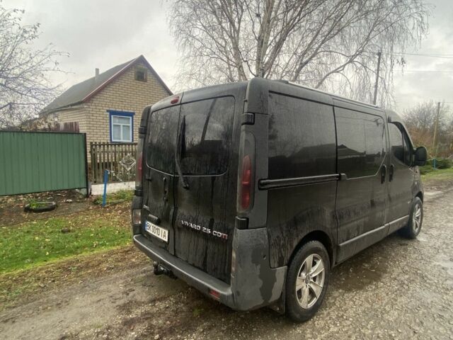 Чорний Опель Віваро, об'ємом двигуна 2.5 л та пробігом 380 тис. км за 7100 $, фото 3 на Automoto.ua