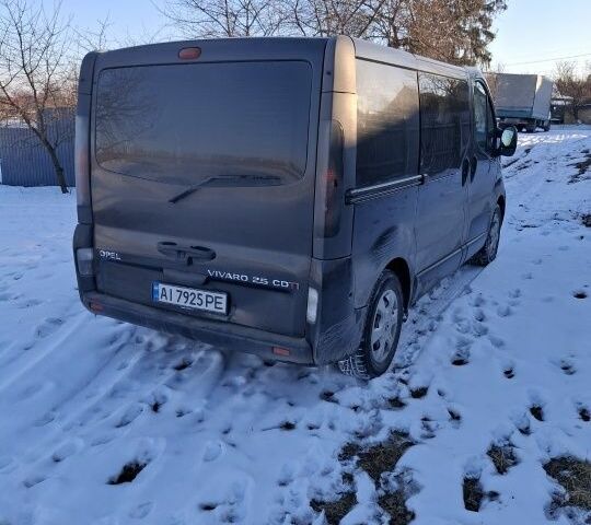 Чорний Опель Віваро, об'ємом двигуна 2.5 л та пробігом 370 тис. км за 8500 $, фото 1 на Automoto.ua