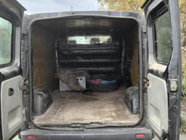 Черный Опель Виваро, объемом двигателя 0 л и пробегом 100 тыс. км за 3800 $, фото 6 на Automoto.ua