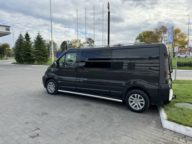Черный Опель Виваро, объемом двигателя 2.5 л и пробегом 200 тыс. км за 8900 $, фото 7 на Automoto.ua
