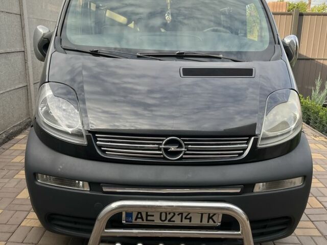 Черный Опель Виваро, объемом двигателя 2.5 л и пробегом 290 тыс. км за 8100 $, фото 4 на Automoto.ua