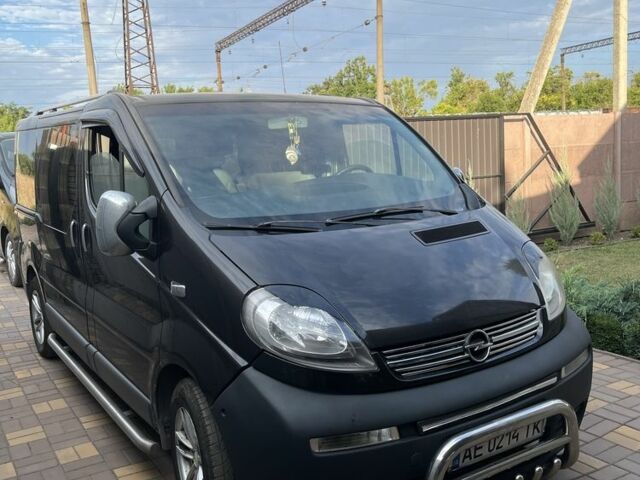 Черный Опель Виваро, объемом двигателя 2.5 л и пробегом 290 тыс. км за 8100 $, фото 13 на Automoto.ua