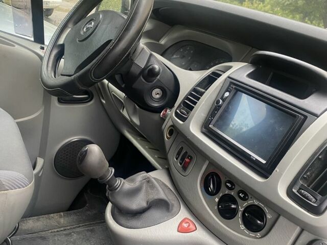 Чорний Опель Віваро, об'ємом двигуна 1.9 л та пробігом 300 тис. км за 9500 $, фото 13 на Automoto.ua