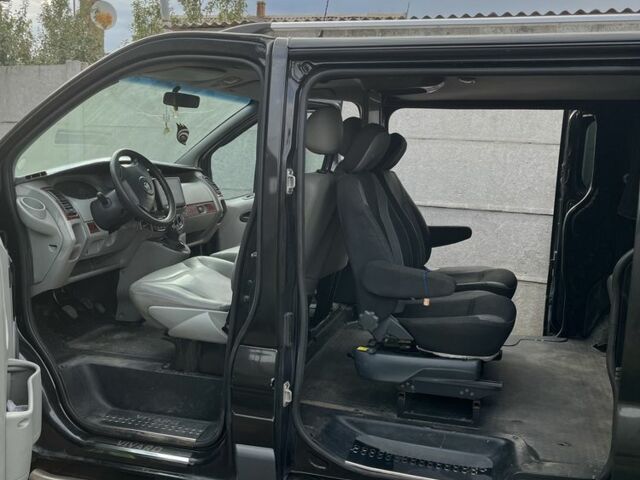 Черный Опель Виваро, объемом двигателя 2.5 л и пробегом 290 тыс. км за 8100 $, фото 10 на Automoto.ua