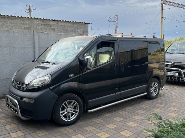 Черный Опель Виваро, объемом двигателя 2.5 л и пробегом 290 тыс. км за 8100 $, фото 14 на Automoto.ua