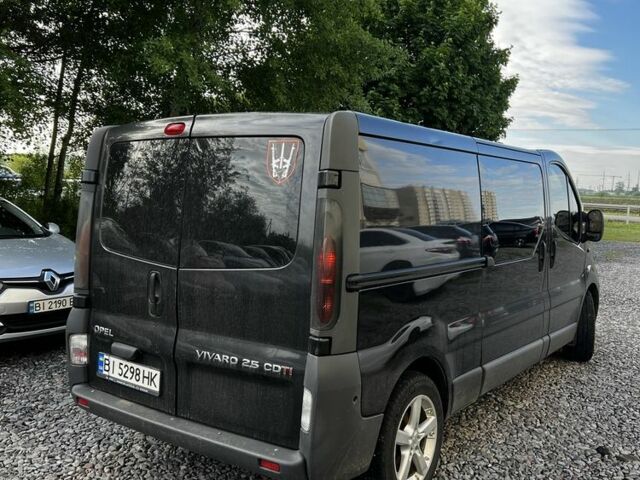 Черный Опель Виваро, объемом двигателя 2.5 л и пробегом 260 тыс. км за 7200 $, фото 2 на Automoto.ua