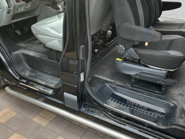 Черный Опель Виваро, объемом двигателя 2.5 л и пробегом 290 тыс. км за 8100 $, фото 7 на Automoto.ua