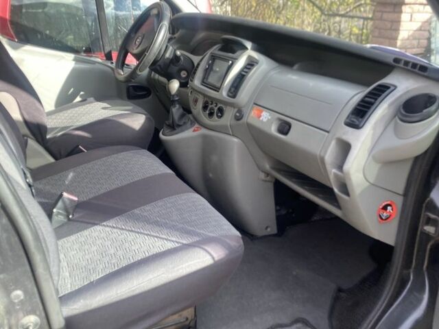 Чорний Опель Віваро, об'ємом двигуна 1.9 л та пробігом 300 тис. км за 9500 $, фото 8 на Automoto.ua