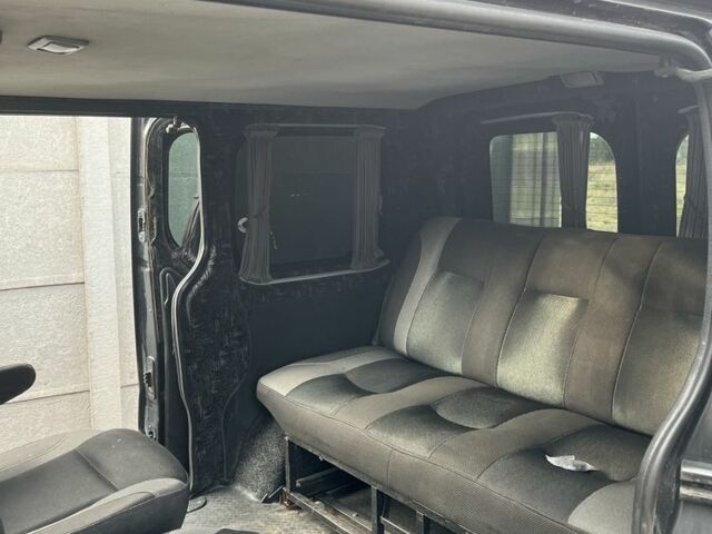 Черный Опель Виваро, объемом двигателя 2.5 л и пробегом 290 тыс. км за 8100 $, фото 11 на Automoto.ua