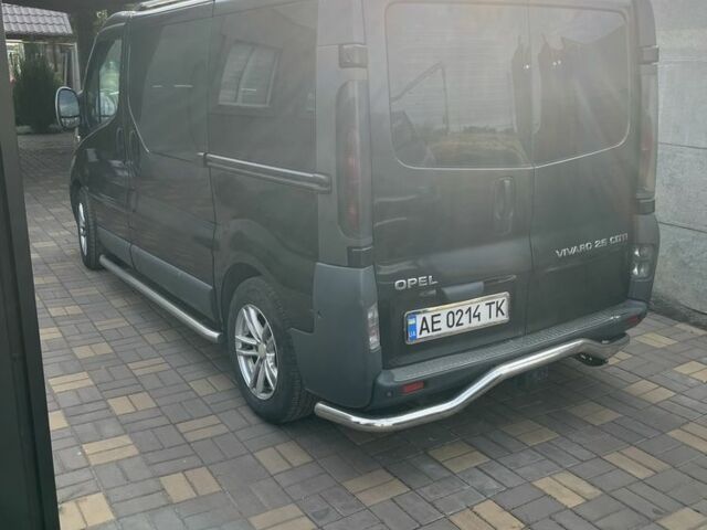 Черный Опель Виваро, объемом двигателя 2.5 л и пробегом 290 тыс. км за 8100 $, фото 3 на Automoto.ua
