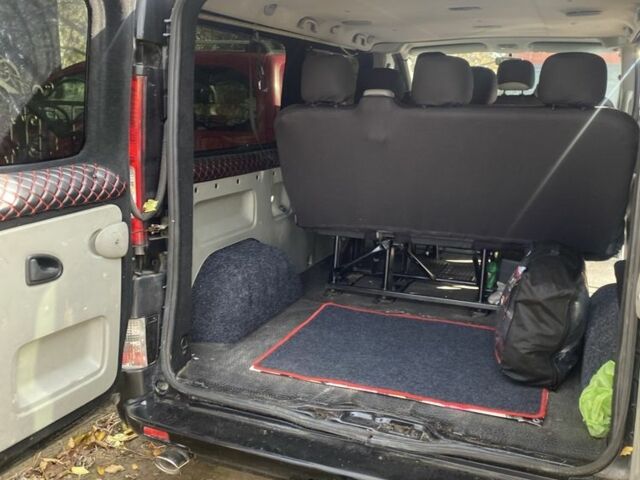 Чорний Опель Віваро, об'ємом двигуна 1.9 л та пробігом 300 тис. км за 9500 $, фото 10 на Automoto.ua