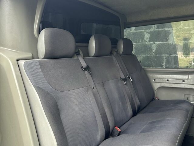 Черный Опель Виваро, объемом двигателя 2.5 л и пробегом 260 тыс. км за 8500 $, фото 2 на Automoto.ua