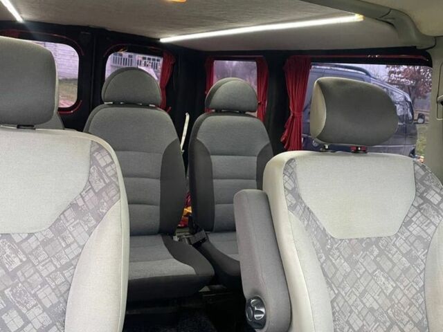 Чорний Опель Віваро, об'ємом двигуна 2.46 л та пробігом 400 тис. км за 8800 $, фото 5 на Automoto.ua