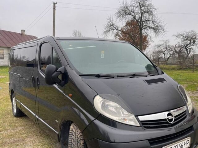 Чорний Опель Віваро, об'ємом двигуна 2.46 л та пробігом 400 тис. км за 8800 $, фото 1 на Automoto.ua