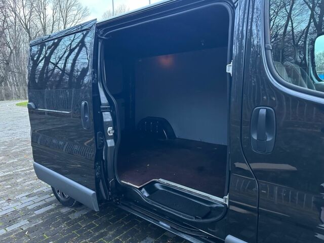 Черный Опель Виваро, объемом двигателя 2 л и пробегом 217 тыс. км за 10999 $, фото 6 на Automoto.ua