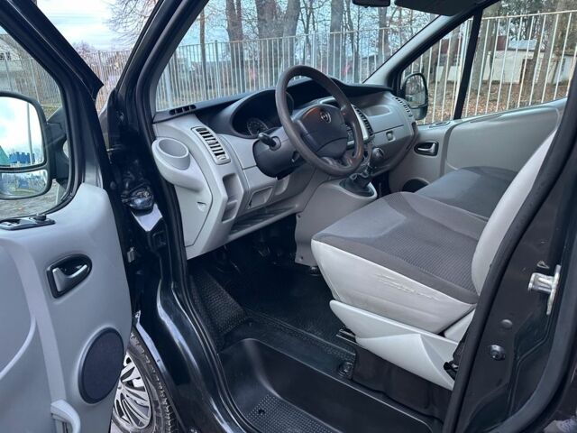 Черный Опель Виваро, объемом двигателя 2 л и пробегом 217 тыс. км за 10999 $, фото 5 на Automoto.ua