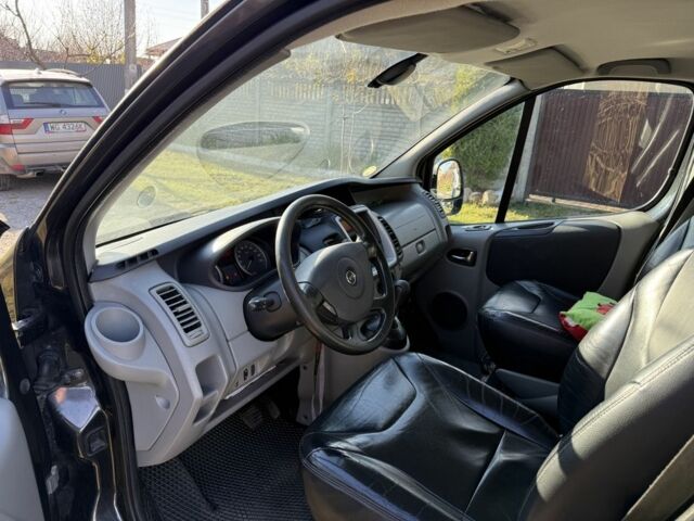 Чорний Опель Віваро, об'ємом двигуна 2 л та пробігом 243 тис. км за 12400 $, фото 7 на Automoto.ua