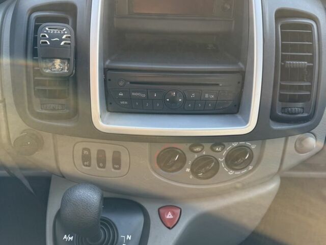 Чорний Опель Віваро, об'ємом двигуна 2 л та пробігом 243 тис. км за 12400 $, фото 9 на Automoto.ua