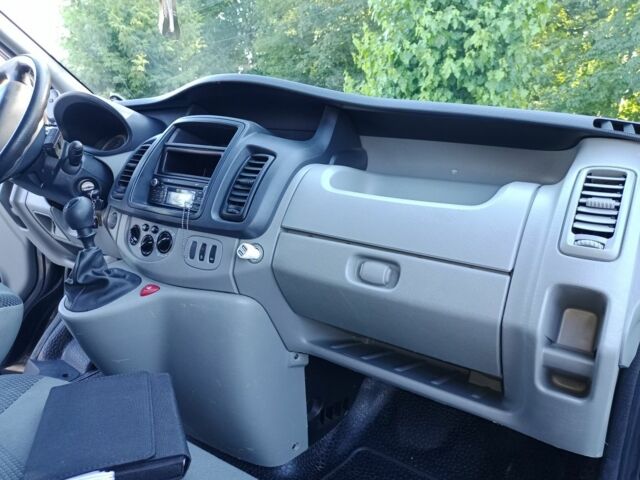 Черный Опель Виваро, объемом двигателя 2 л и пробегом 480 тыс. км за 12999 $, фото 4 на Automoto.ua