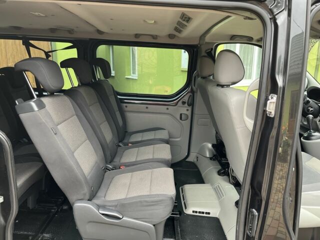 Черный Опель Виваро, объемом двигателя 2 л и пробегом 312 тыс. км за 15000 $, фото 3 на Automoto.ua