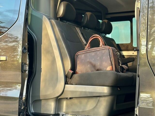 Черный Опель Виваро, объемом двигателя 1.6 л и пробегом 206 тыс. км за 17500 $, фото 13 на Automoto.ua