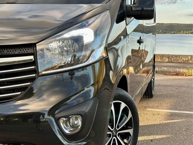 Черный Опель Виваро, объемом двигателя 1.6 л и пробегом 206 тыс. км за 17500 $, фото 8 на Automoto.ua