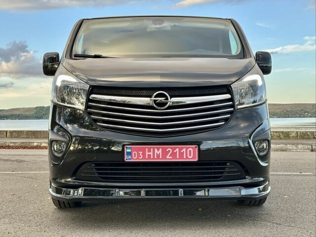 Черный Опель Виваро, объемом двигателя 1.6 л и пробегом 206 тыс. км за 17500 $, фото 1 на Automoto.ua