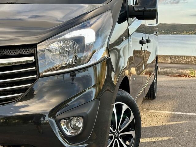 Черный Опель Виваро, объемом двигателя 0 л и пробегом 240 тыс. км за 17444 $, фото 5 на Automoto.ua