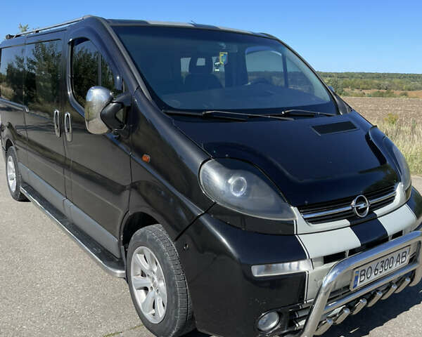 Черный Опель Виваро, объемом двигателя 2.5 л и пробегом 350 тыс. км за 7500 $, фото 4 на Automoto.ua