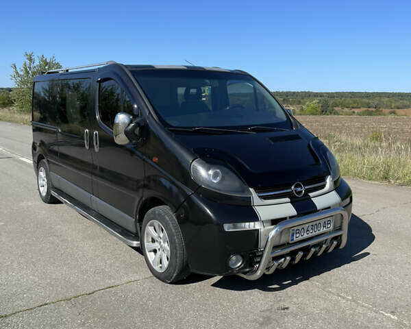 Черный Опель Виваро, объемом двигателя 2.5 л и пробегом 350 тыс. км за 7500 $, фото 3 на Automoto.ua