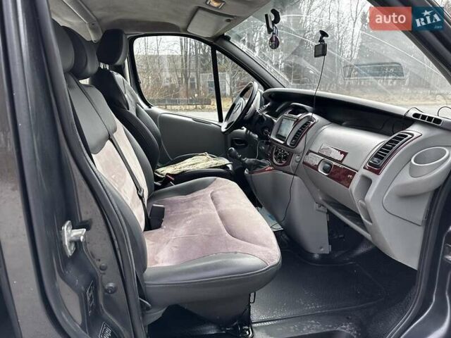 Черный Опель Виваро, объемом двигателя 1.9 л и пробегом 344 тыс. км за 7300 $, фото 4 на Automoto.ua
