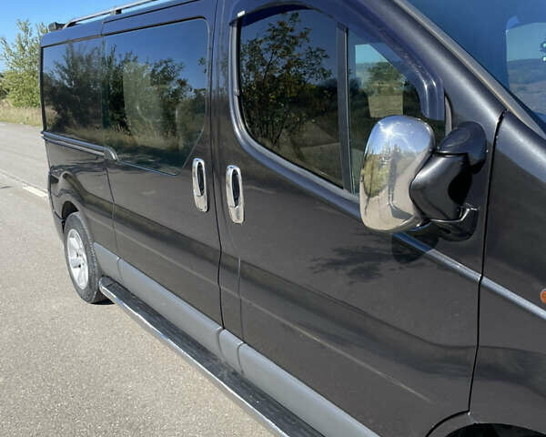Черный Опель Виваро, объемом двигателя 2.5 л и пробегом 350 тыс. км за 7500 $, фото 50 на Automoto.ua